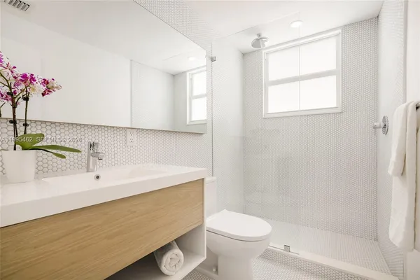 $4,300 | 9881 East Bay Harbor Drive, Unit 504, Bay Harbor Islands, FL 33154