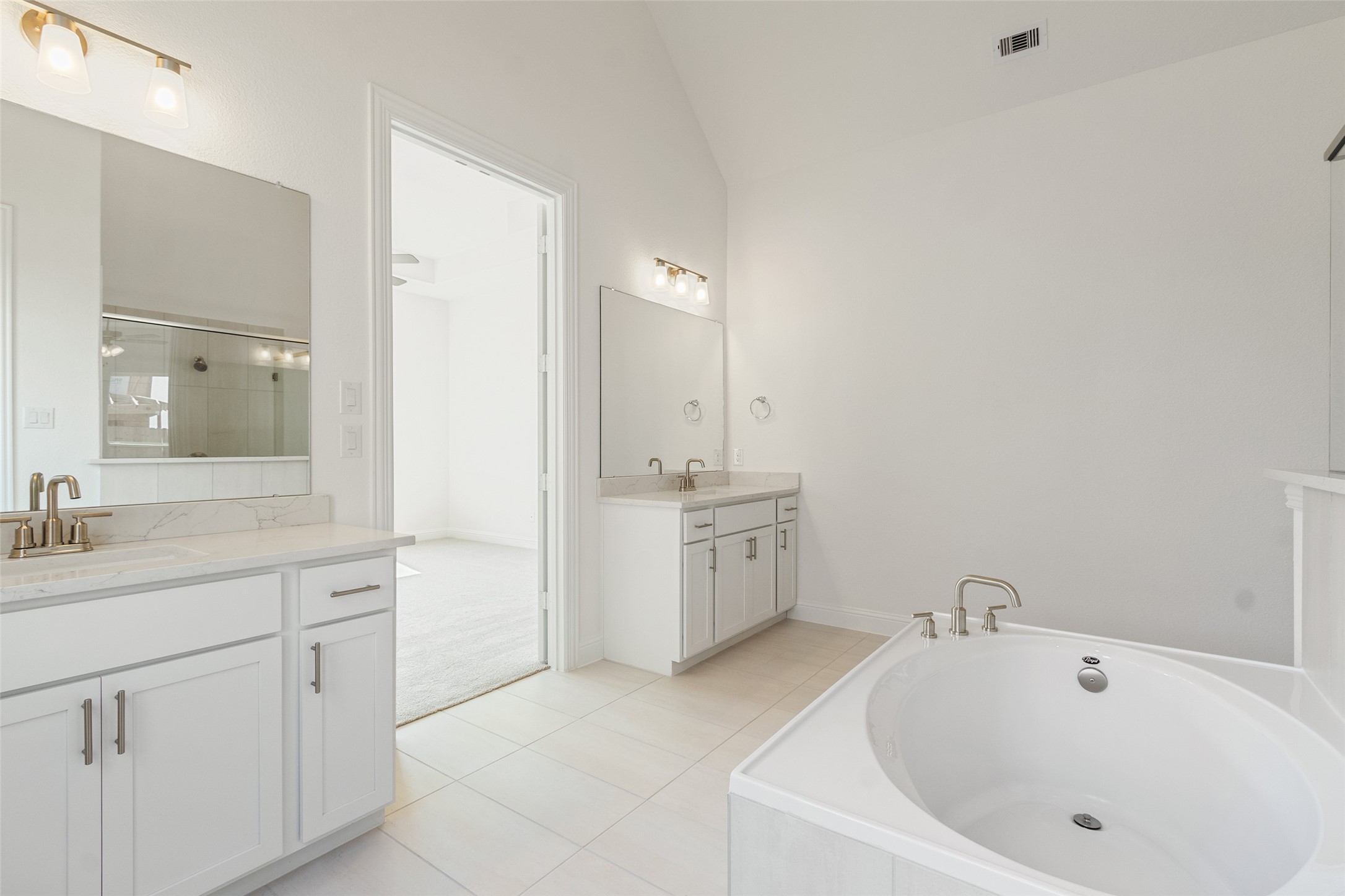 338 Blue River Trail Rosenberg, TX 77471 - Photo 20 of 36 a bathroom with a sink and a tub