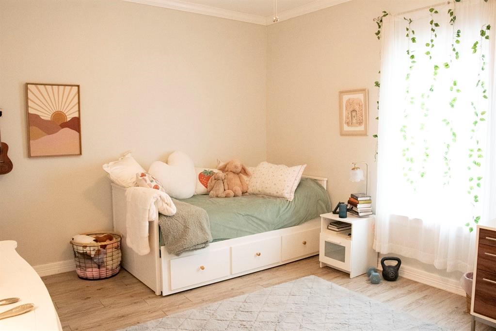 298 Redbud A Mexia, TX 76667 - Photo 20 of 40 a spacious bedroom with a bed and a window
