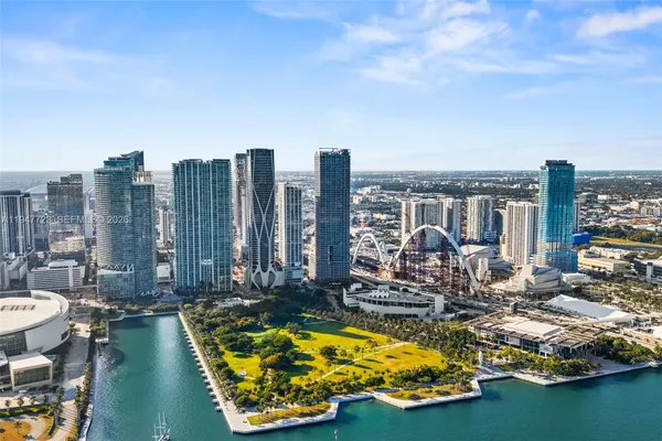 $6,800 | 1100 Biscayne Boulevard, Unit 4502, Miami, FL 33132