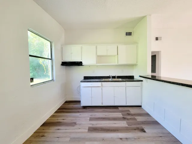 $1,300 | 906 North Veterans Drive, Perry, FL 32347