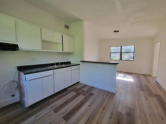 $1,300 | 906 North Veterans Drive, Perry, FL 32347