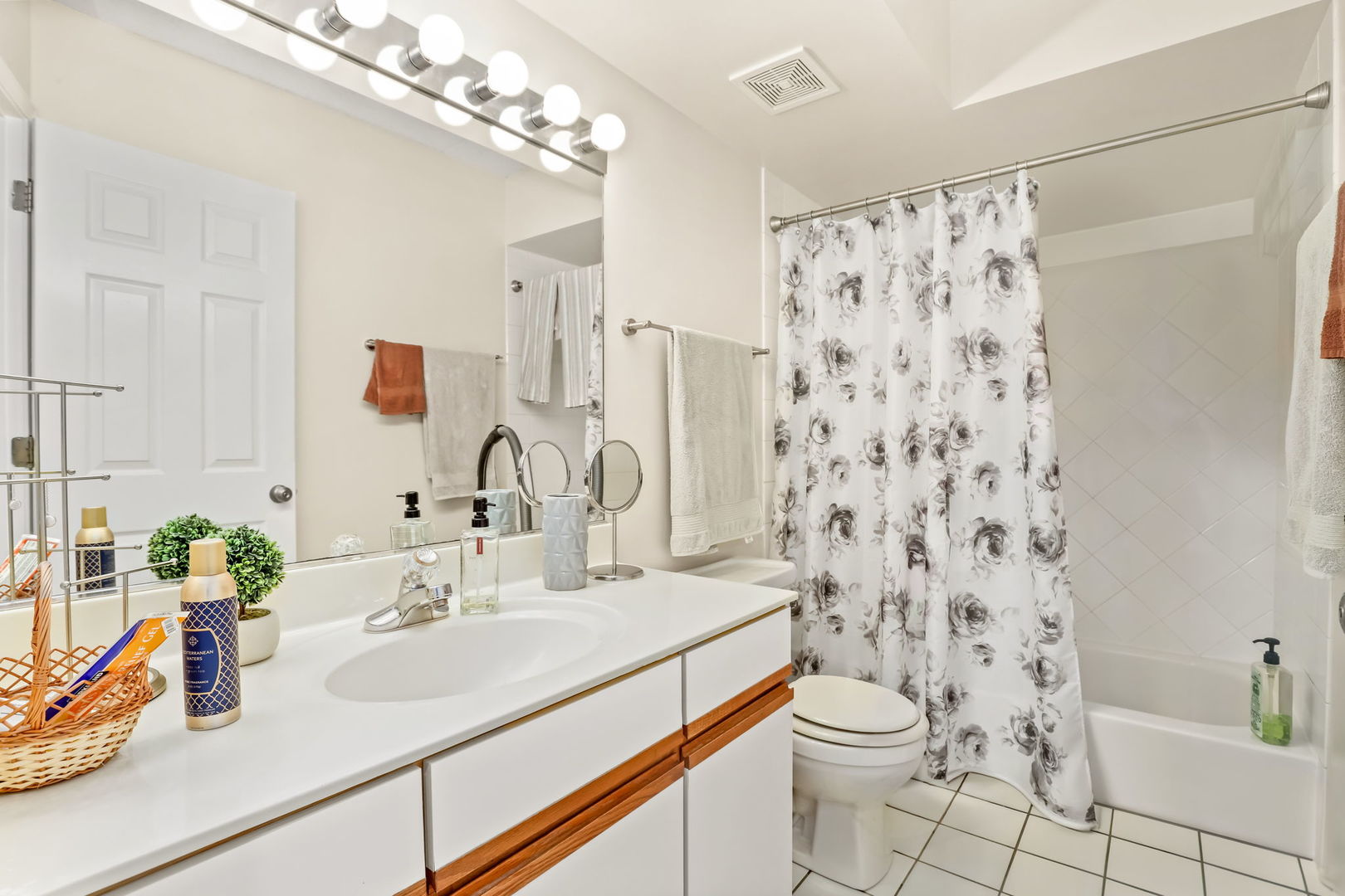 5357 North East River Road, Unit 302 Chicago, IL 60656 - Photo 13 of 17