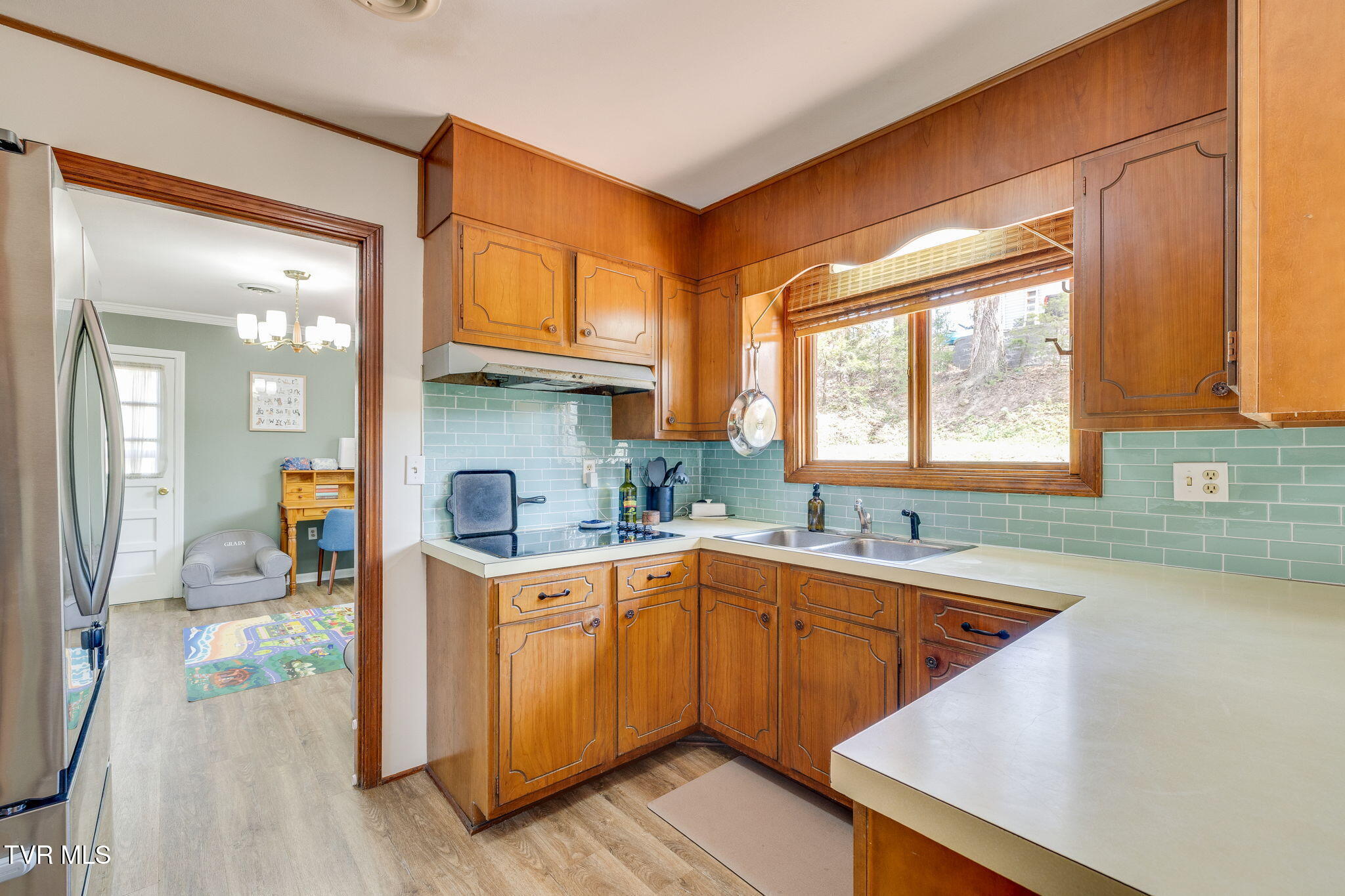 3937 Ridge Line Drive Kingsport, TN 37664 - Photo 13 of 48 012