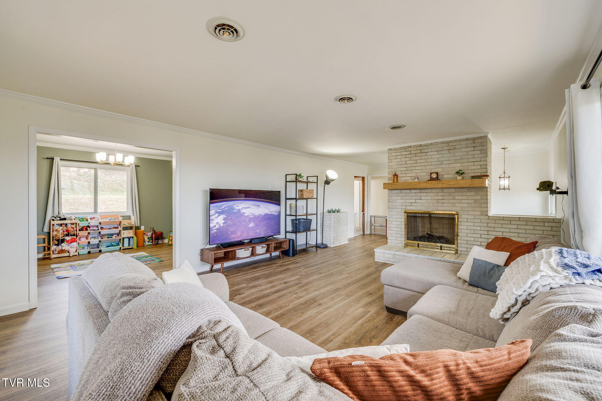 3937 Ridge Line Drive Kingsport, TN 37664 - Photo 8 of 48 008