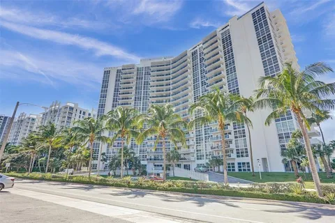 $350,000 | 2841 North Ocean Boulevard, Unit 303, Fort Lauderdale, FL 33308