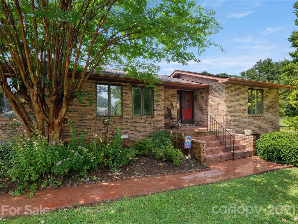 460 Eastview Road Brevard, NC 28712 - Photo 1 of 20 Gallery Image 1