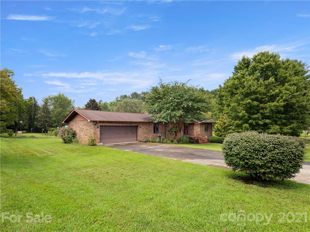460 Eastview Road Brevard, NC 28712 - Photo 3 of 20 Gallery Image 3