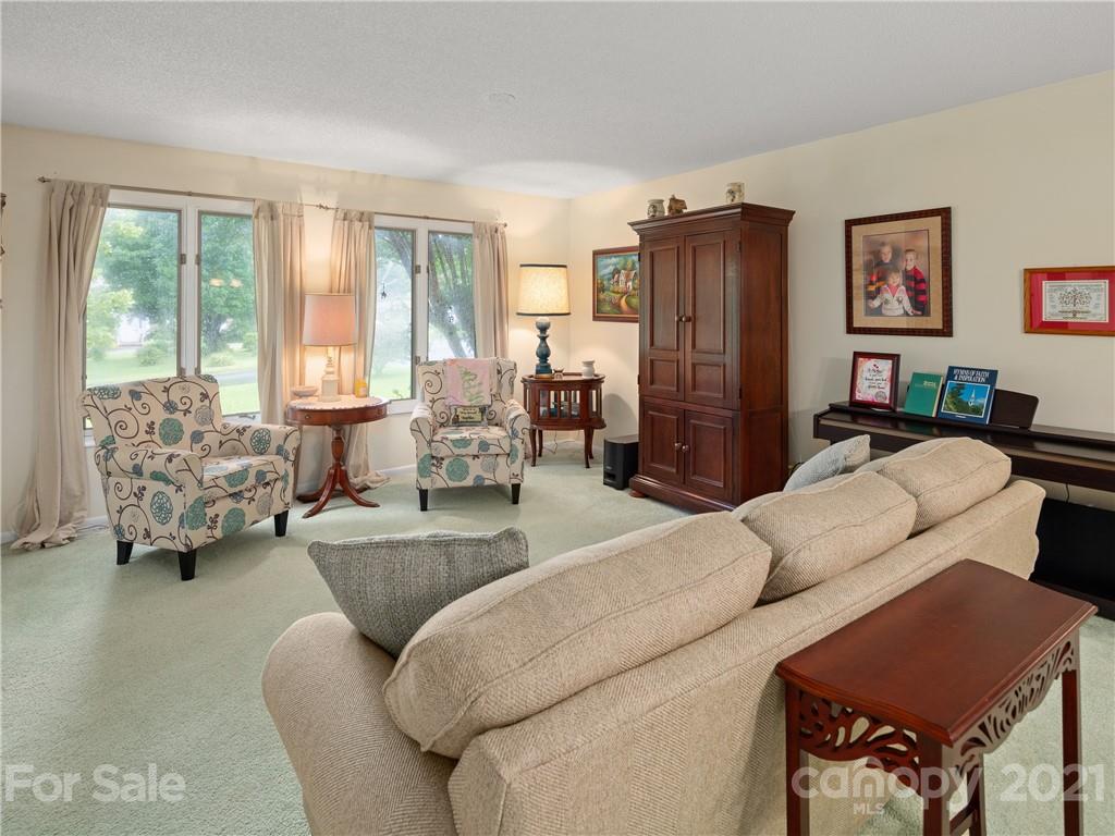 460 Eastview Road Brevard, NC 28712 - Photo 5 of 20 Gallery Image 5