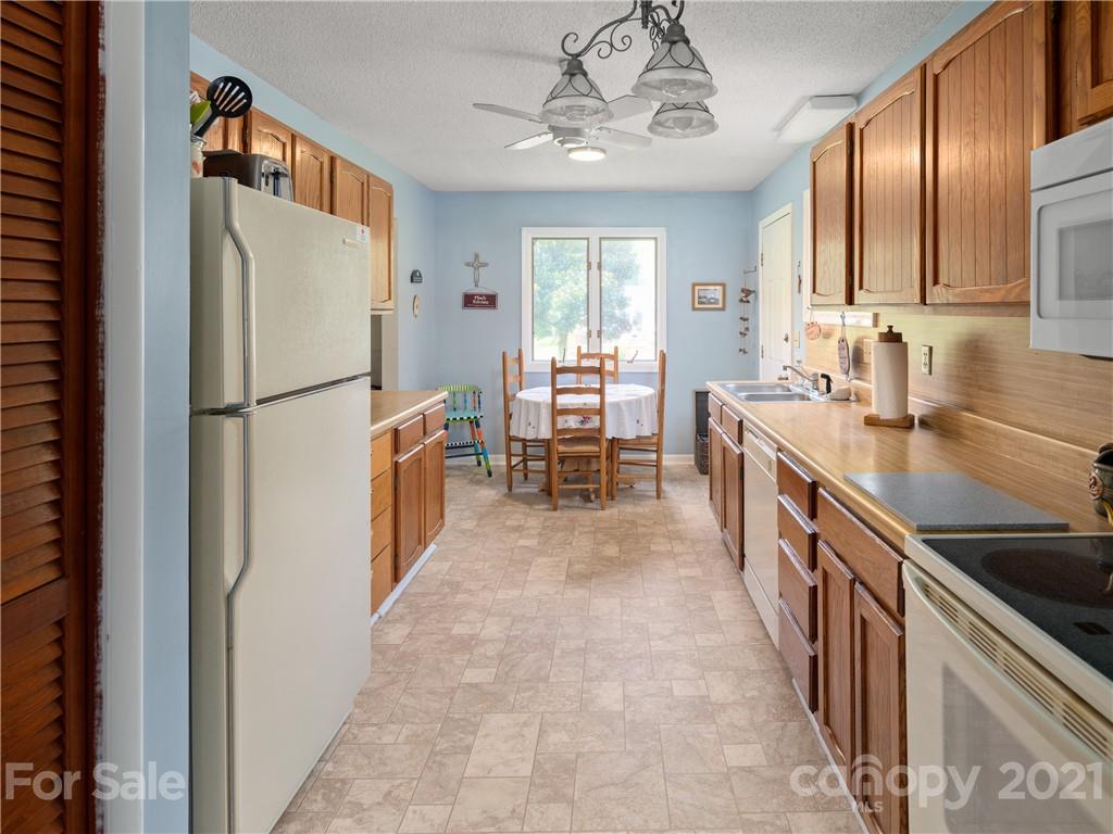 460 Eastview Road Brevard, NC 28712 - Photo 9 of 20 Gallery Image 9