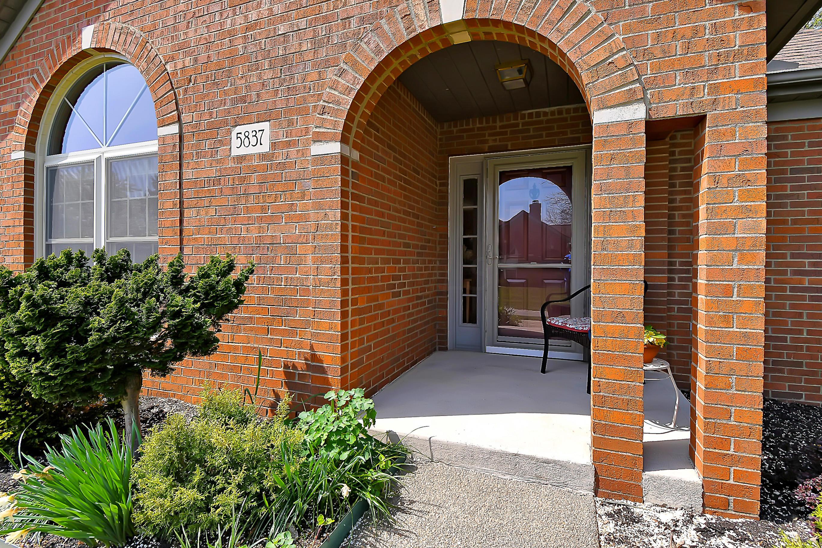 5837 Locbury Lane, Unit R5837 Dublin, OH 43016 - Photo 4 of 25