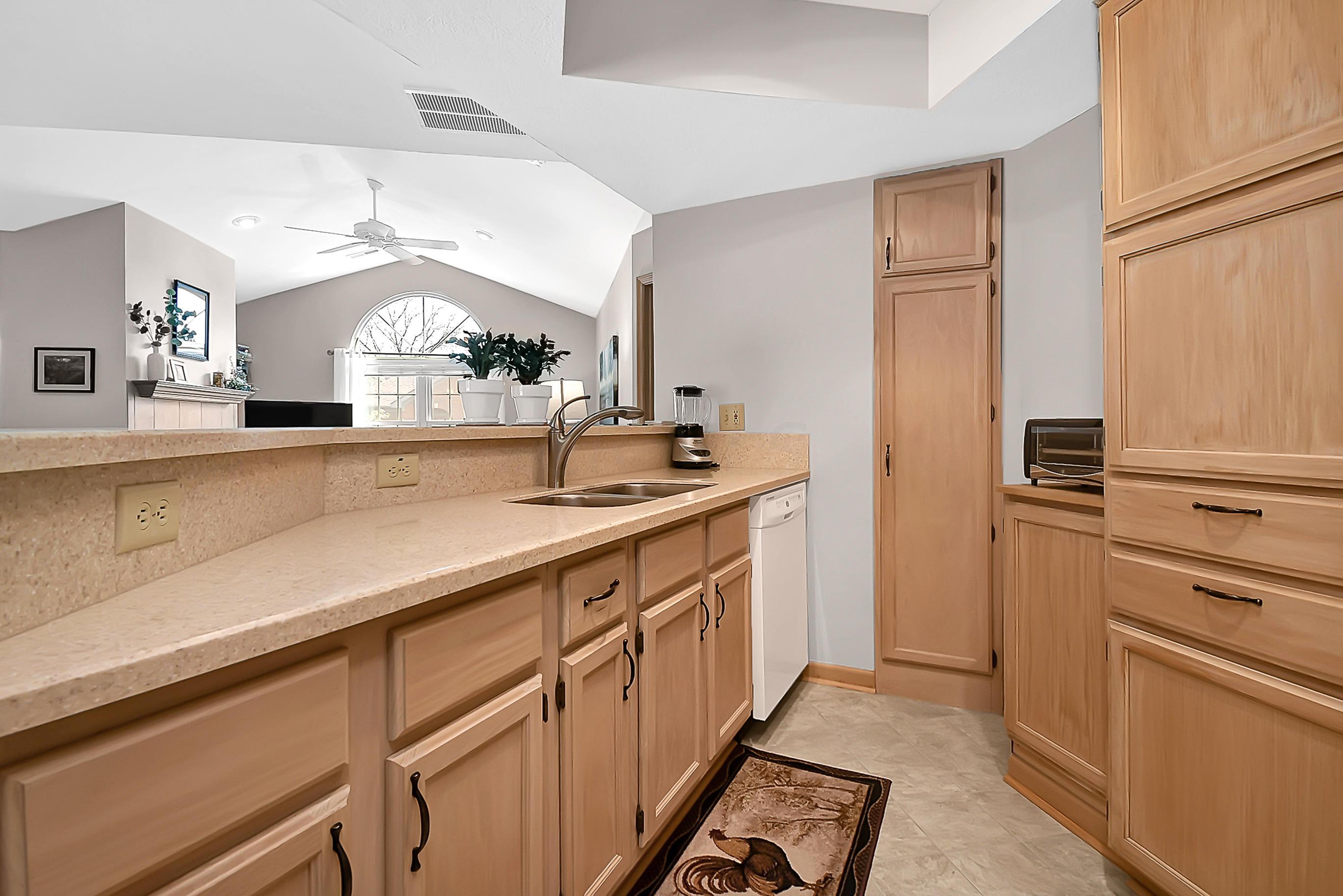 5837 Locbury Lane, Unit R5837 Dublin, OH 43016 - Photo 10 of 25