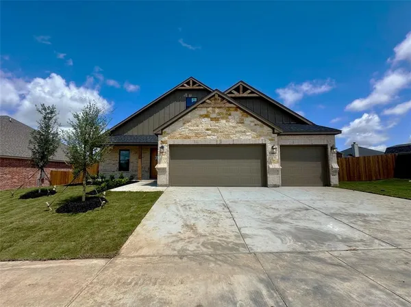 $389,500 | 1900 West Westhill Drive, Cleburne, TX 76033