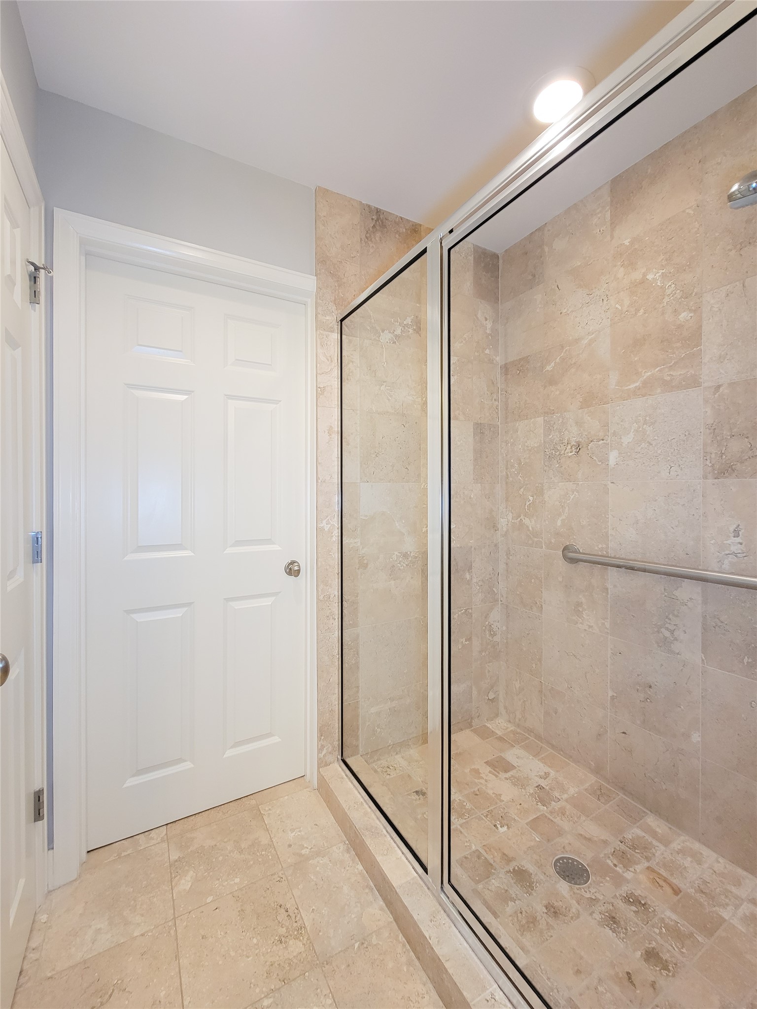 2520 Robinhood Street, Unit 800 Houston, TX 77005 - Photo 29 of 46 a bathroom with a glass shower door