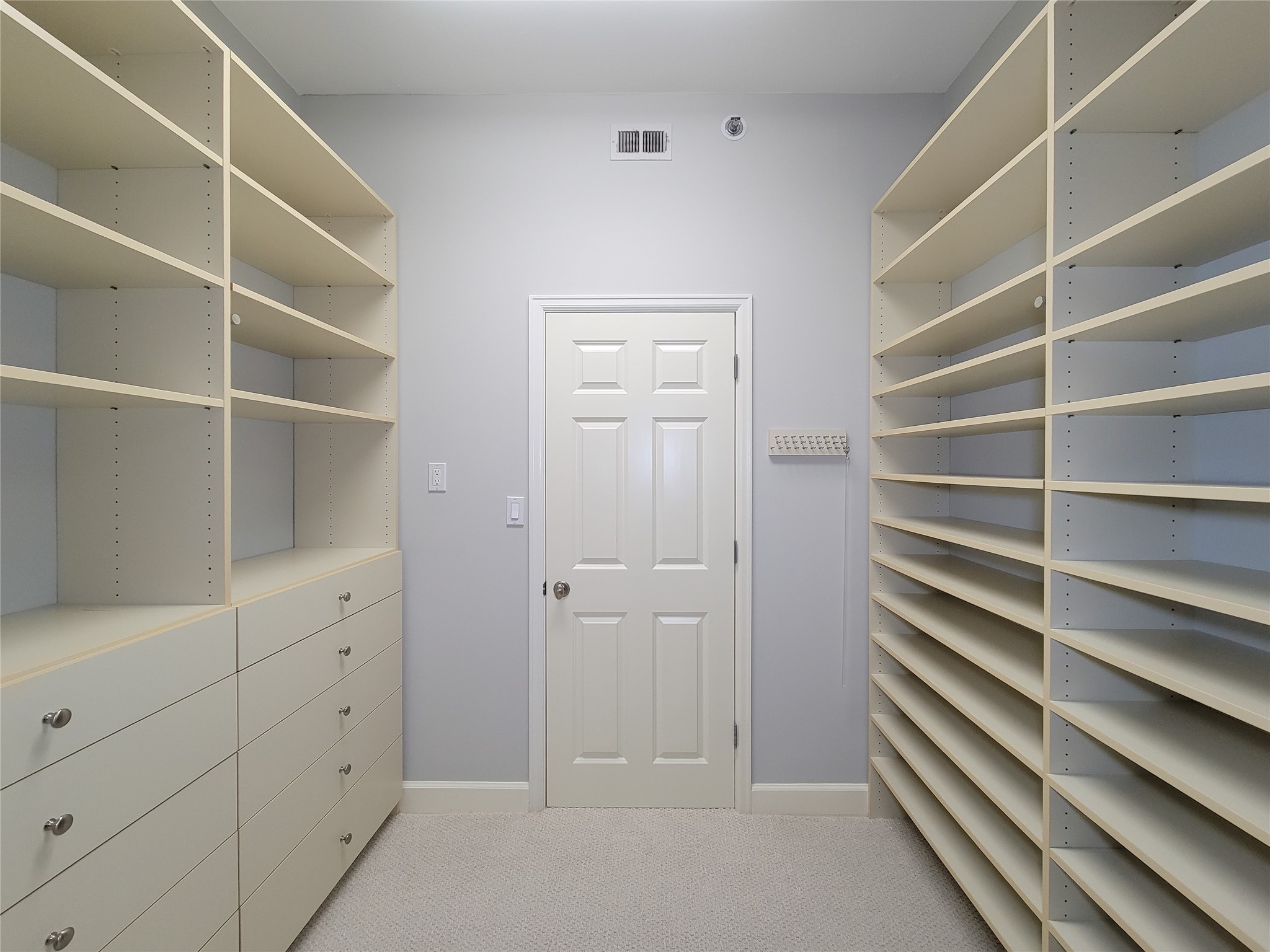 2520 Robinhood Street, Unit 800 Houston, TX 77005 - Photo 35 of 46 a view of an empty walk in closet