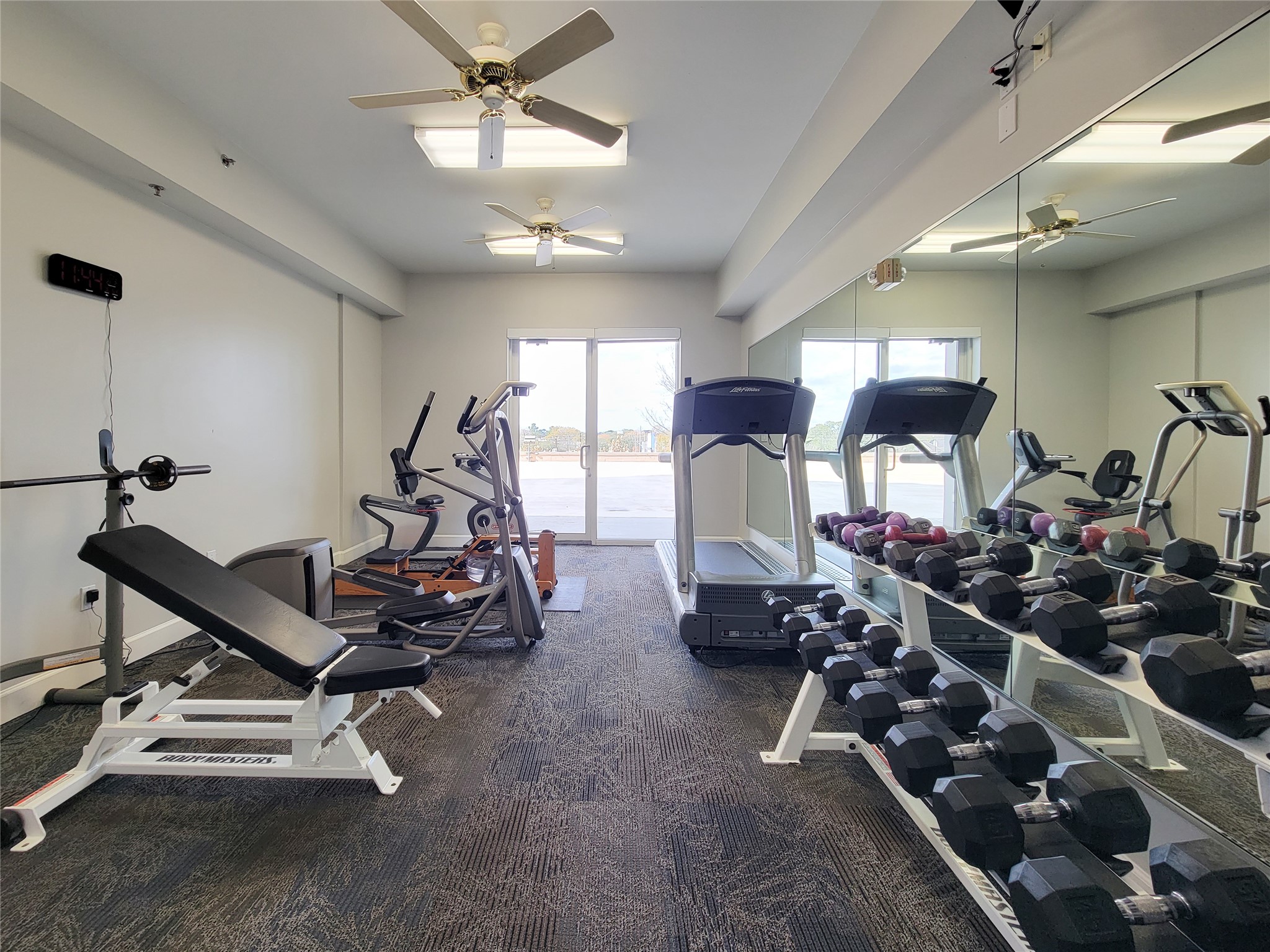 2520 Robinhood Street, Unit 800 Houston, TX 77005 - Photo 45 of 46 a view of a room with gym equipment