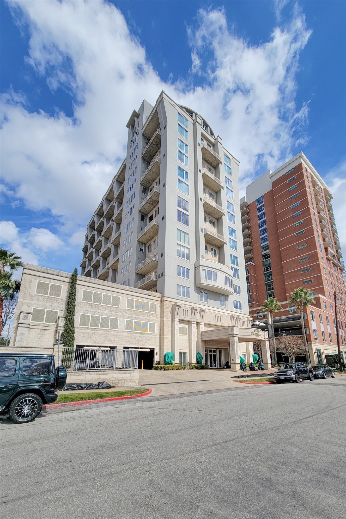 2520 Robinhood Street, Unit 800 Houston, TX 77005 - Photo 46 of 46 front view of a building with a street