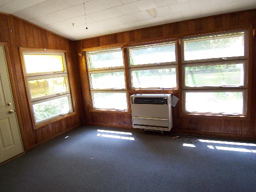 150 North Wolf Road Des Plaines, IL 60016 - Photo 13 of 16 a living room with a large window