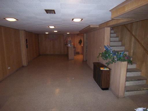 150 North Wolf Road Des Plaines, IL 60016 - Photo 14 of 16 a view of a hallway