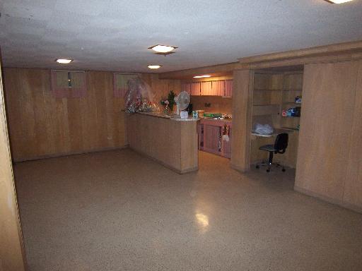 150 North Wolf Road Des Plaines, IL 60016 - Photo 15 of 16 a view of utility room