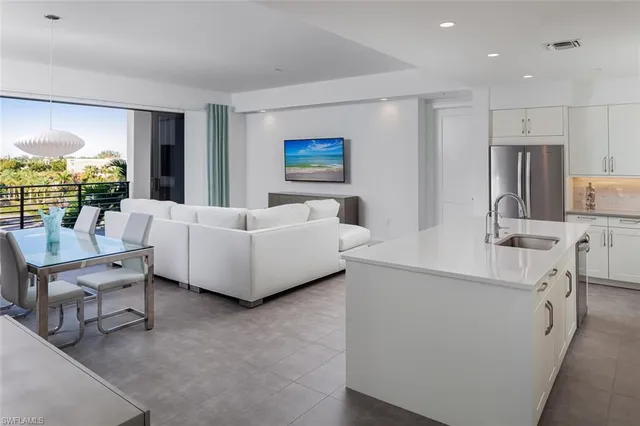 $11,000 | 1111 Central Avenue, Unit 412, Naples, FL 34102