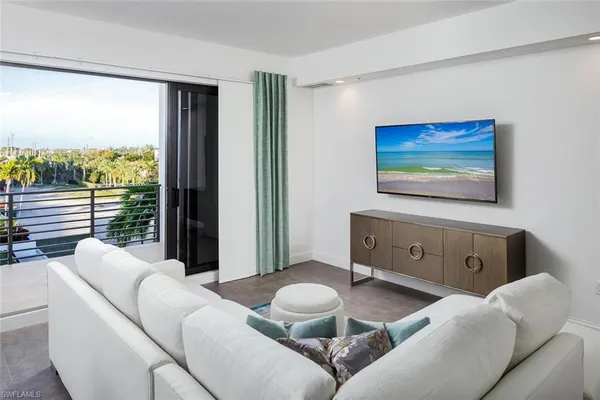 $11,000 | 1111 Central Avenue, Unit 412, Naples, FL 34102