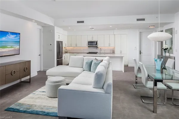 $11,000 | 1111 Central Avenue, Unit 412, Naples, FL 34102