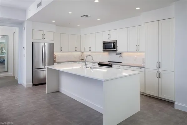 $11,000 | 1111 Central Avenue, Unit 412, Naples, FL 34102