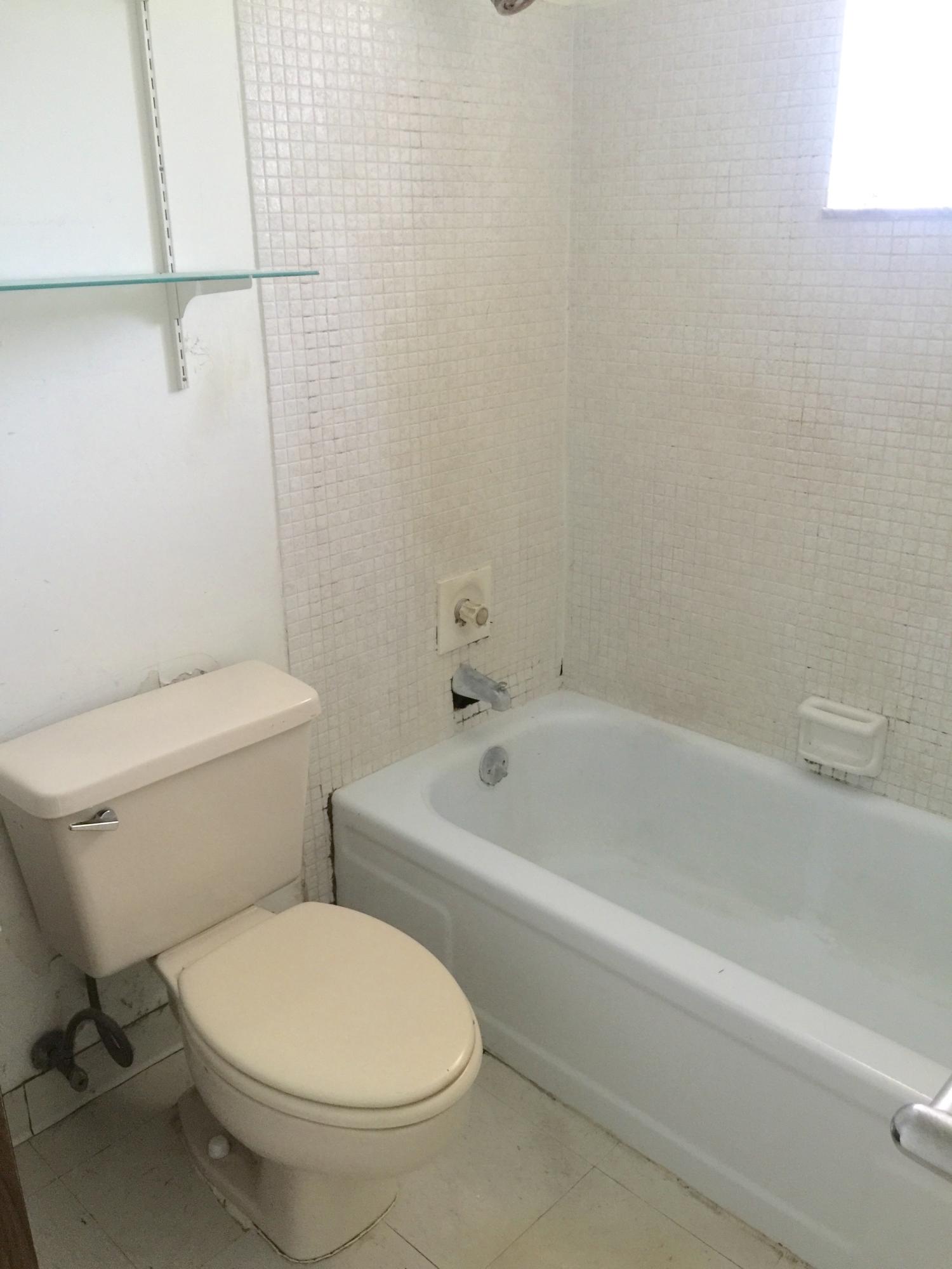 830 Southwest 9th St Circle, Unit 101 Boca Raton, FL 33486 - Photo 5 of 9 bathroom