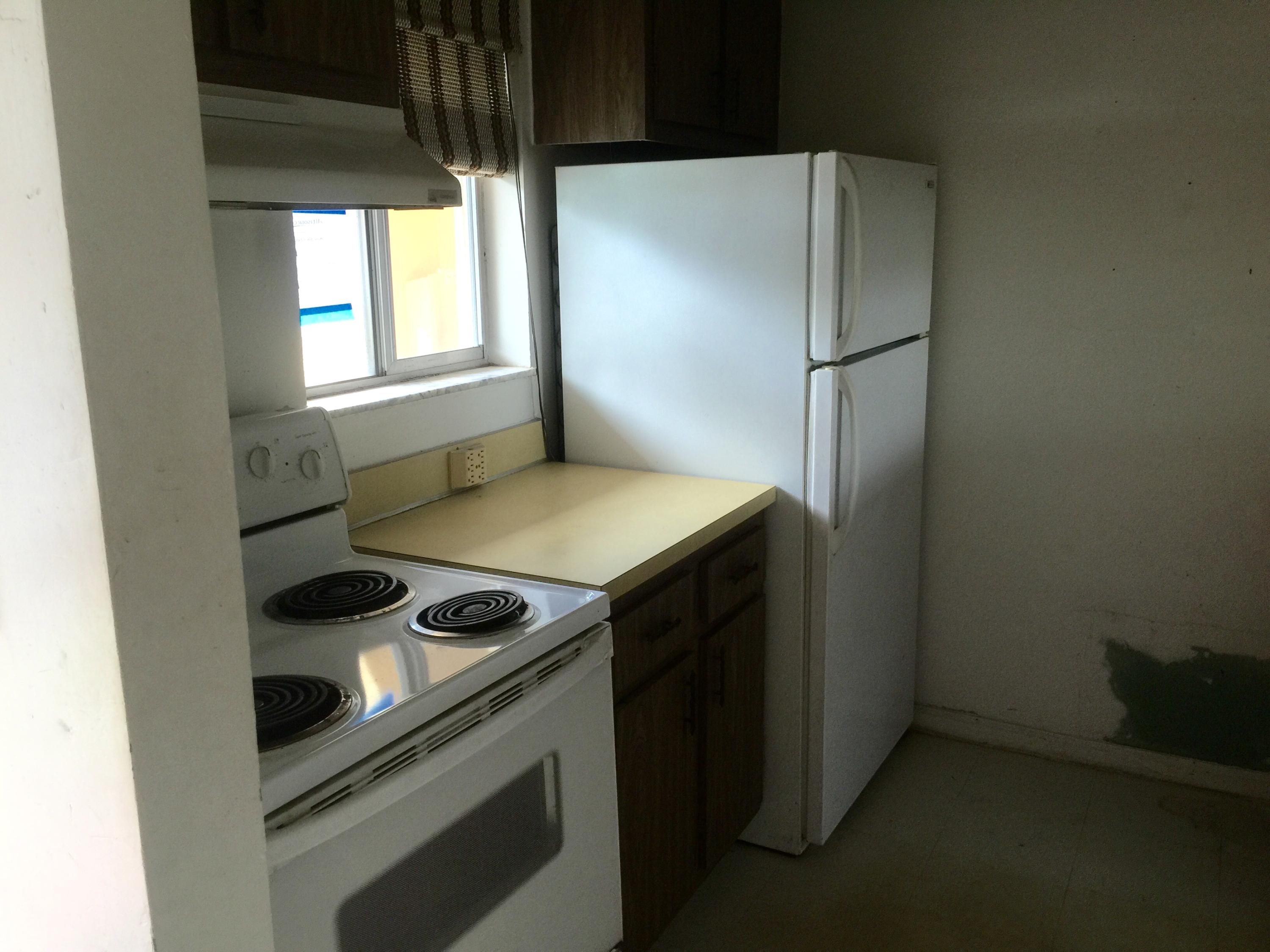 830 Southwest 9th St Circle, Unit 101 Boca Raton, FL 33486 - Photo 6 of 9 kitchen