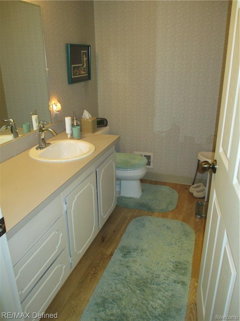 1578 Ravine Lane Rochester, MI 48306 - Photo 12 of 26 Master Half Bath
