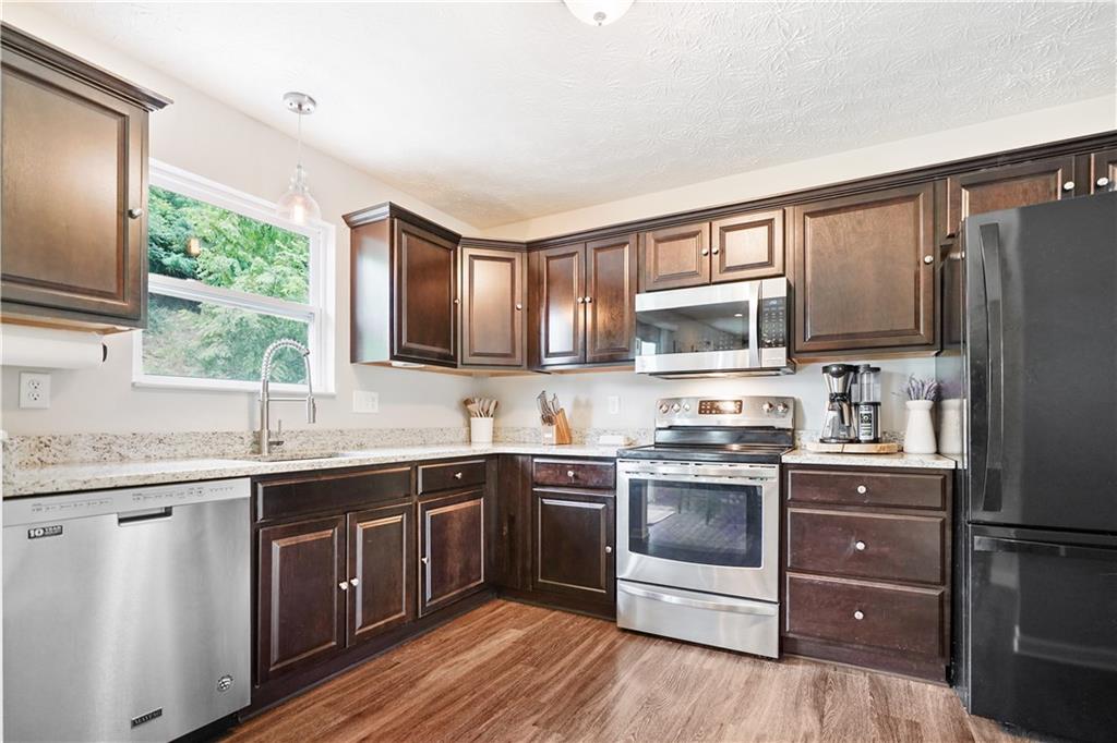 316 Summit Circle Houston, PA 15342 - Photo 2 of 24