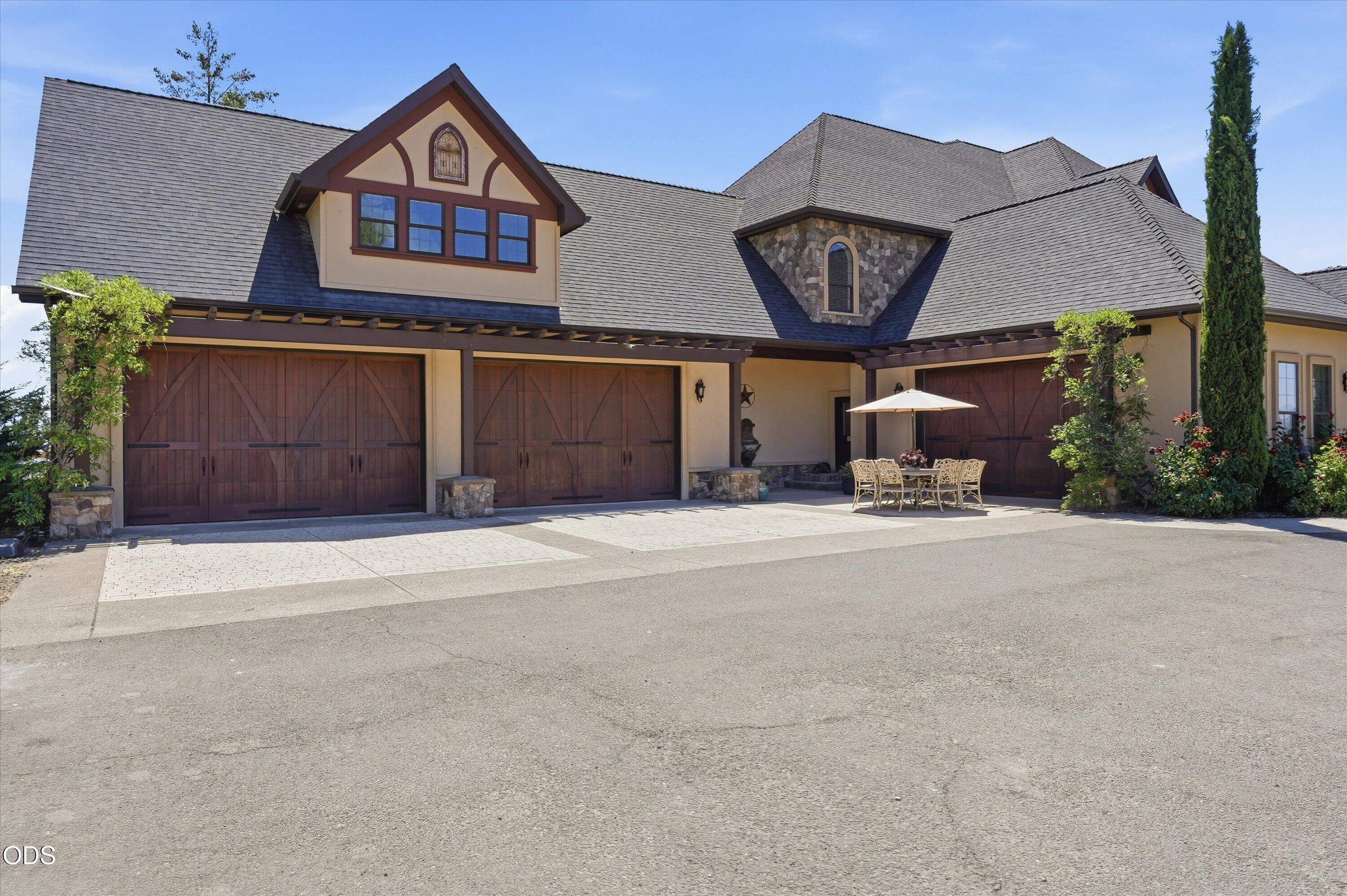 15202 Richards Way Eagle Point, OR 97524 - Photo 7 of 129