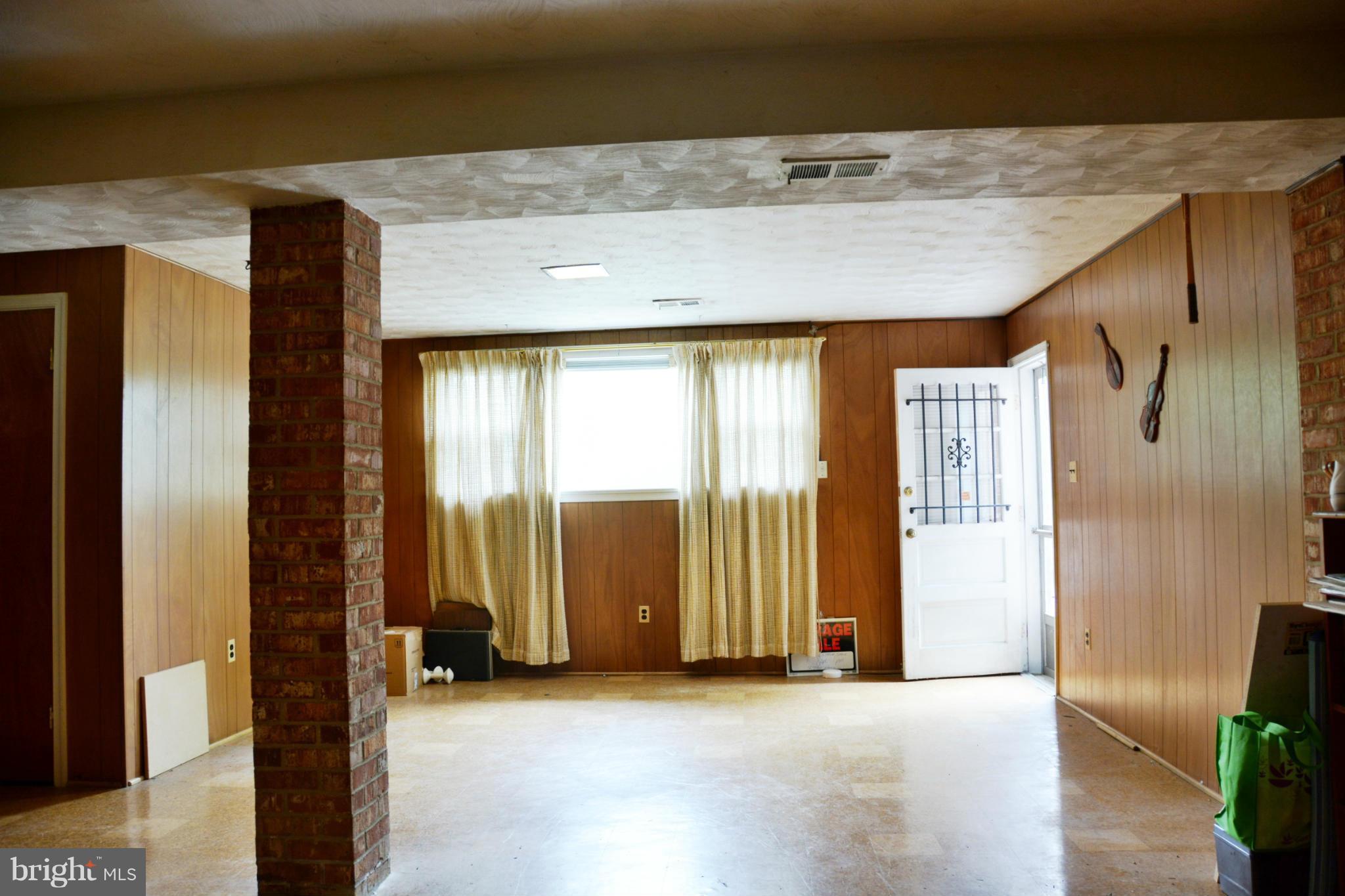 4700 Henderson Road Temple Hills, MD 20748 - Photo 15 of 20 Family Room