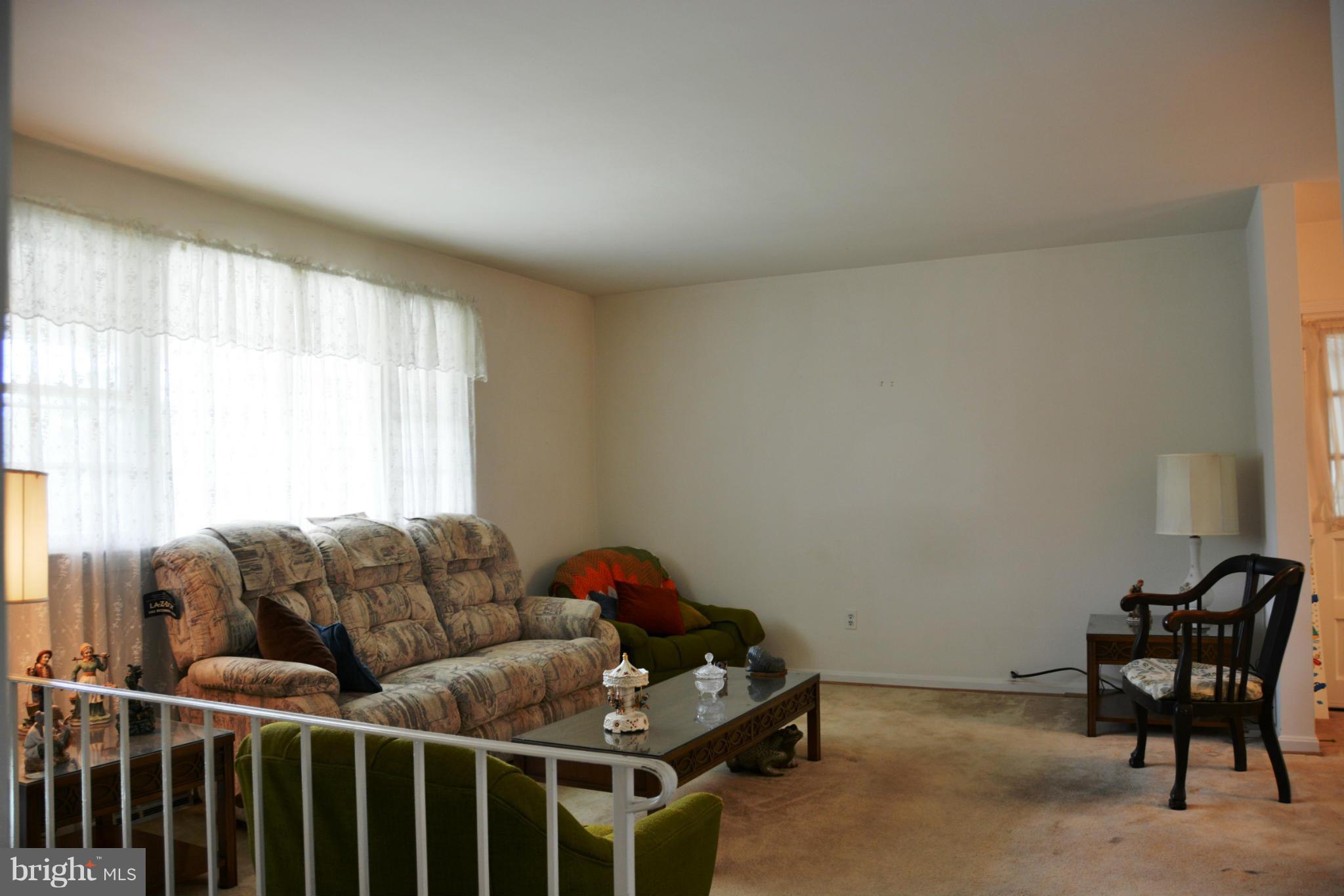 4700 Henderson Road Temple Hills, MD 20748 - Photo 4 of 20 Living Room