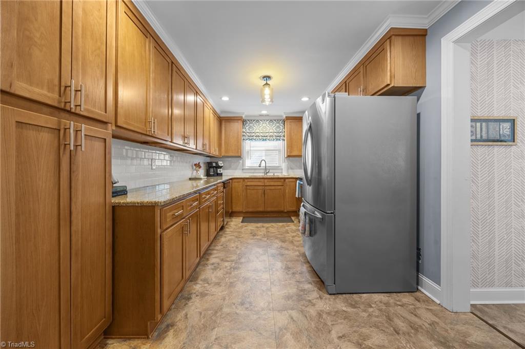 607 Rockspring Road High Point, NC 27262 - Photo 8 of 42