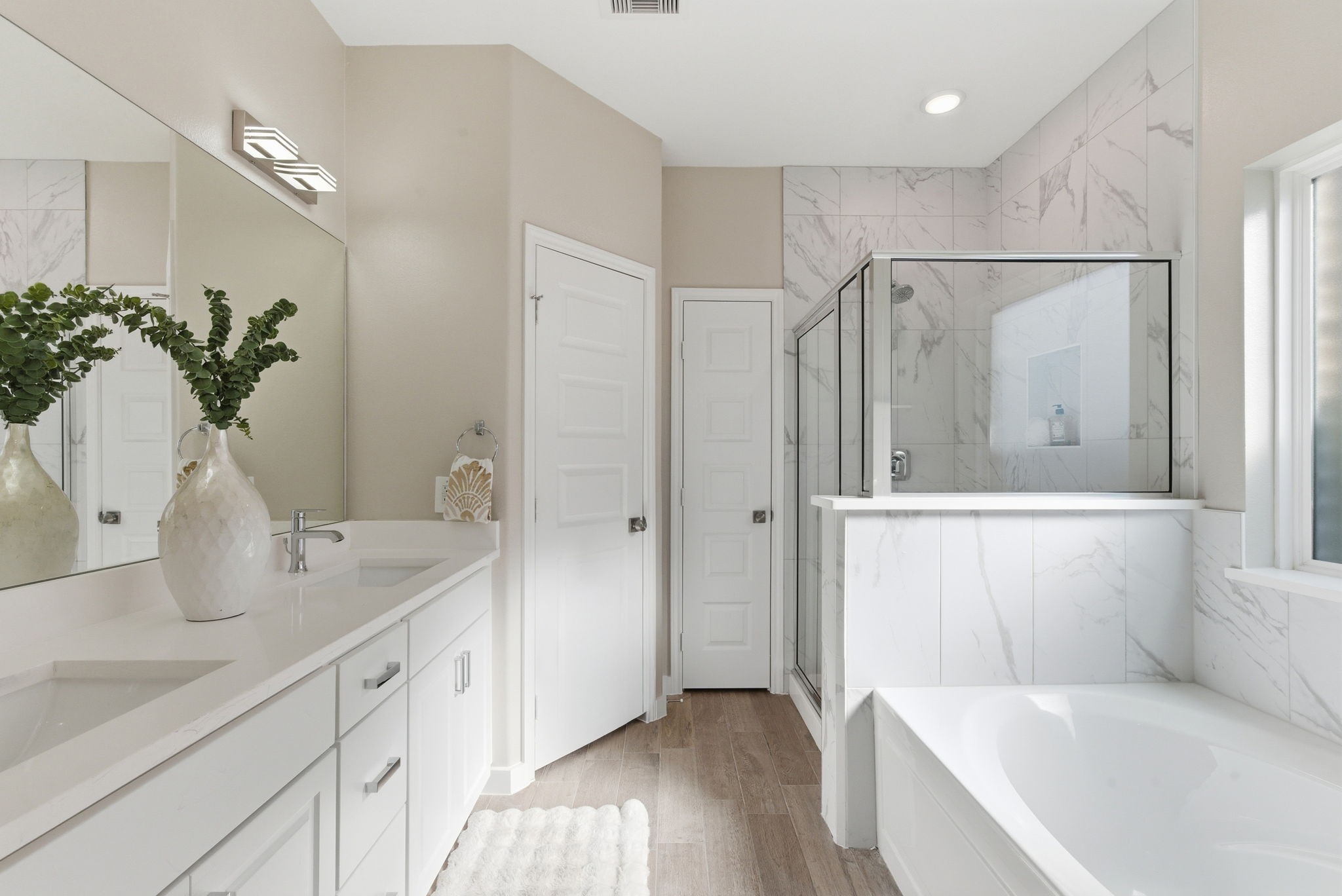 2443 Inlet Court Fresno, TX 77545 - Photo 24 of 50 a bathroom with a tub sink and mirror
