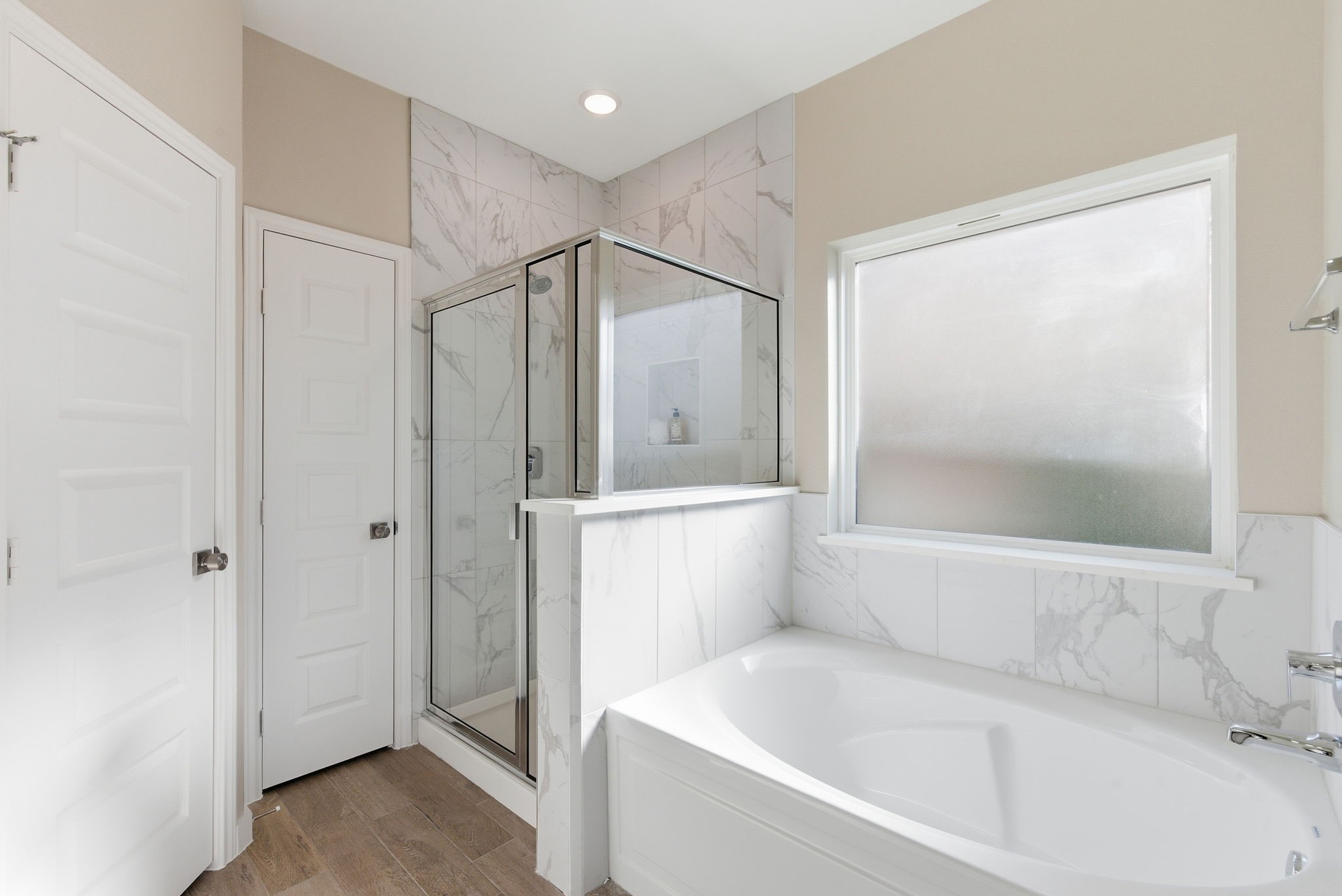 2443 Inlet Court Fresno, TX 77545 - Photo 26 of 50 a bathroom with a bathtub and a shower