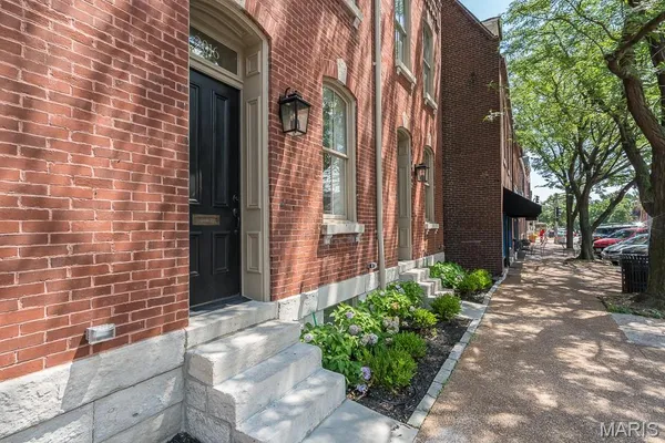 $385,000 | 2016 South 12th Street, St. Louis, MO 63104