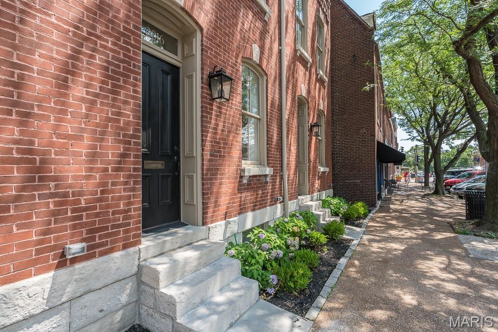2016 South 12th Street St. Louis, MO 63104 - Photo 2 of 36