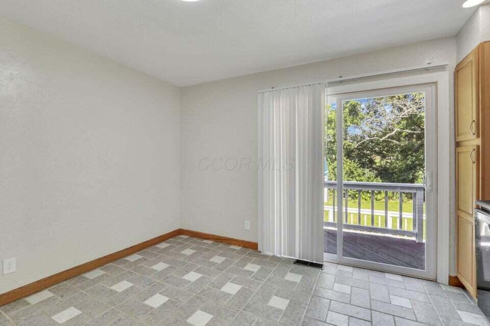 1588 Fall Brook Road Columbus, OH 43223 - Photo 12 of 54 20260624005903903668000000-o
