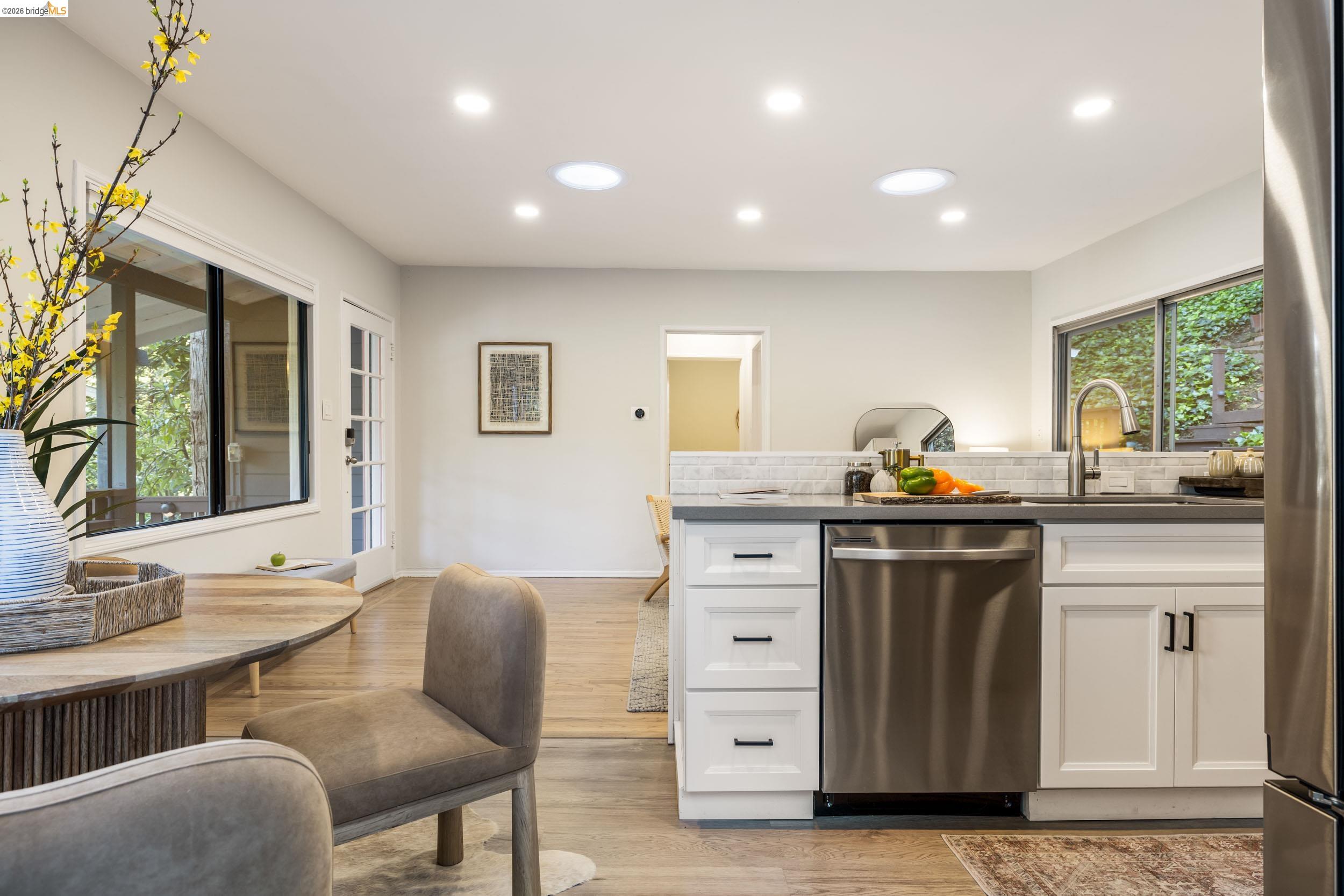 6211 Valley View Road Oakland, CA 94611 - Photo 11 of 34