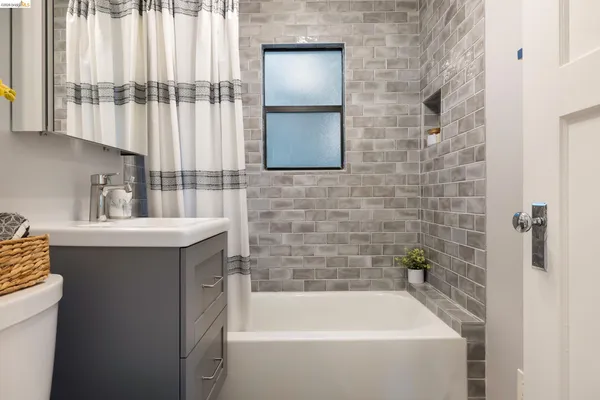 $949,000 | 6211 Valley View Road, Oakland, CA 94611