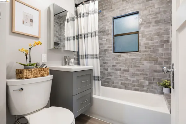 $949,000 | 6211 Valley View Road, Oakland, CA 94611