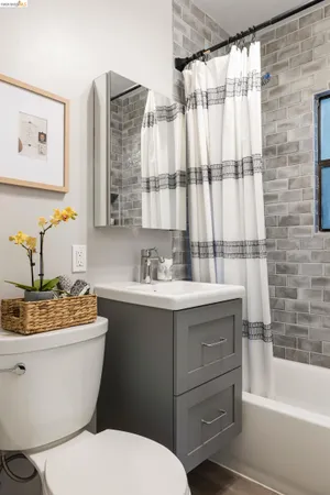 $949,000 | 6211 Valley View Road, Oakland, CA 94611