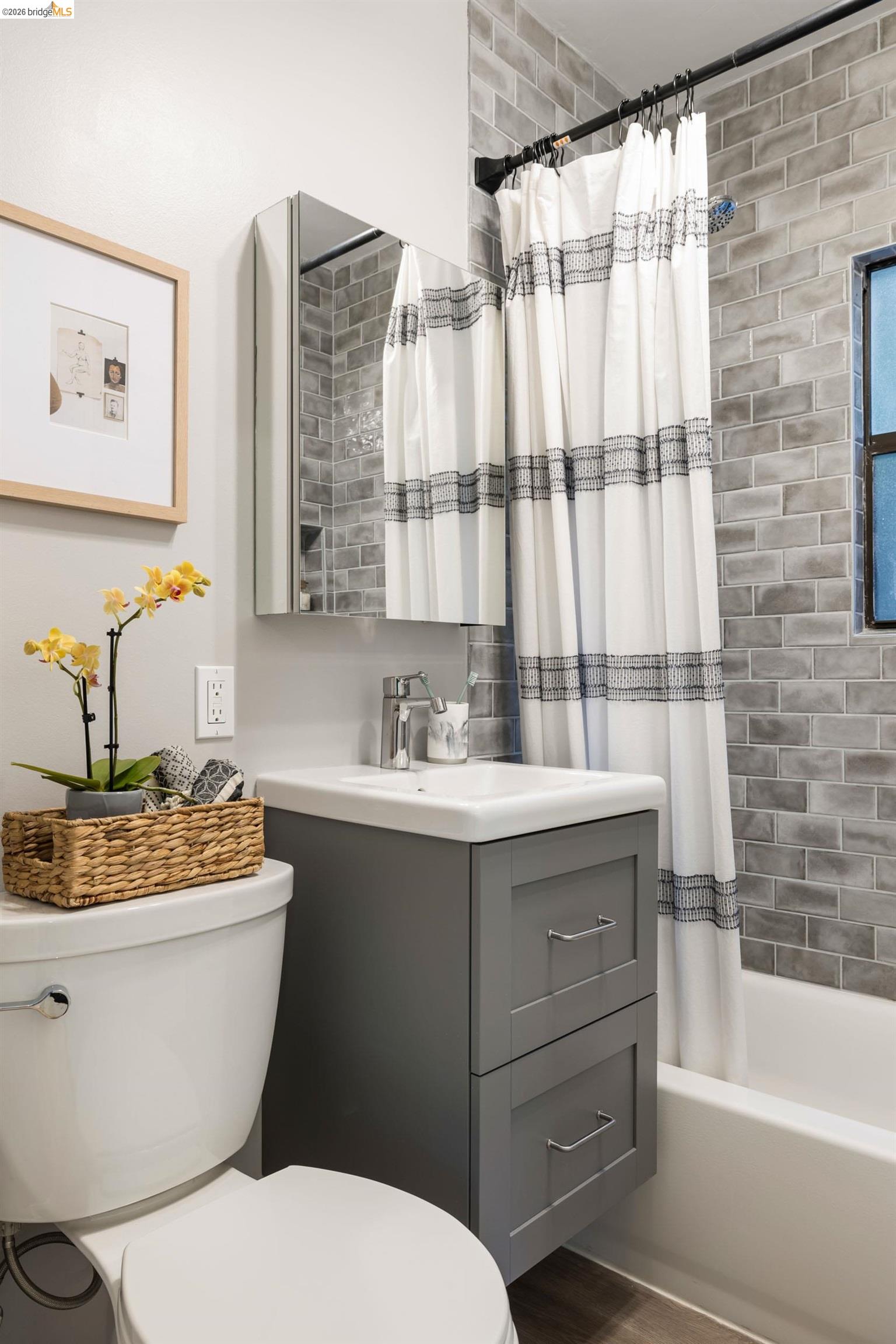 6211 Valley View Road Oakland, CA 94611 - Photo 17 of 34