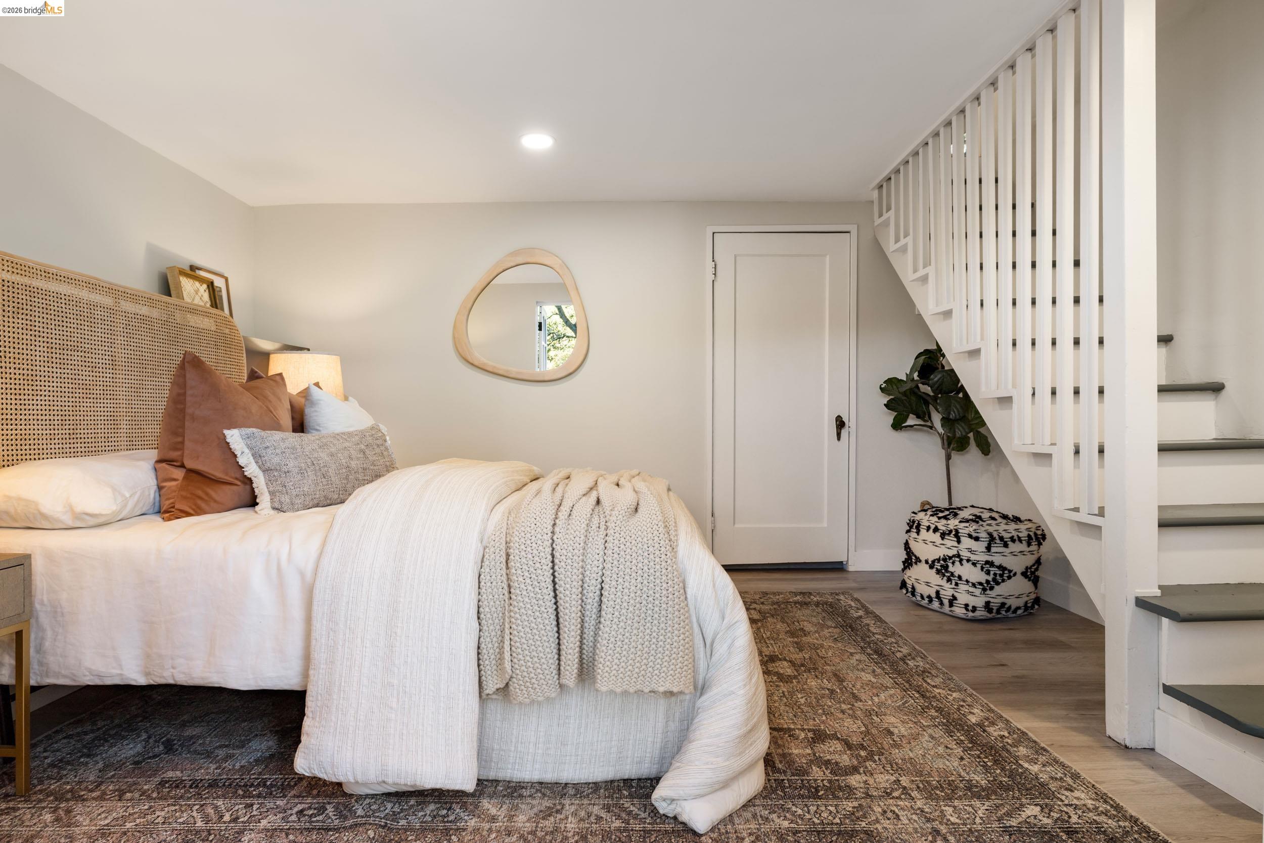 6211 Valley View Road Oakland, CA 94611 - Photo 19 of 34