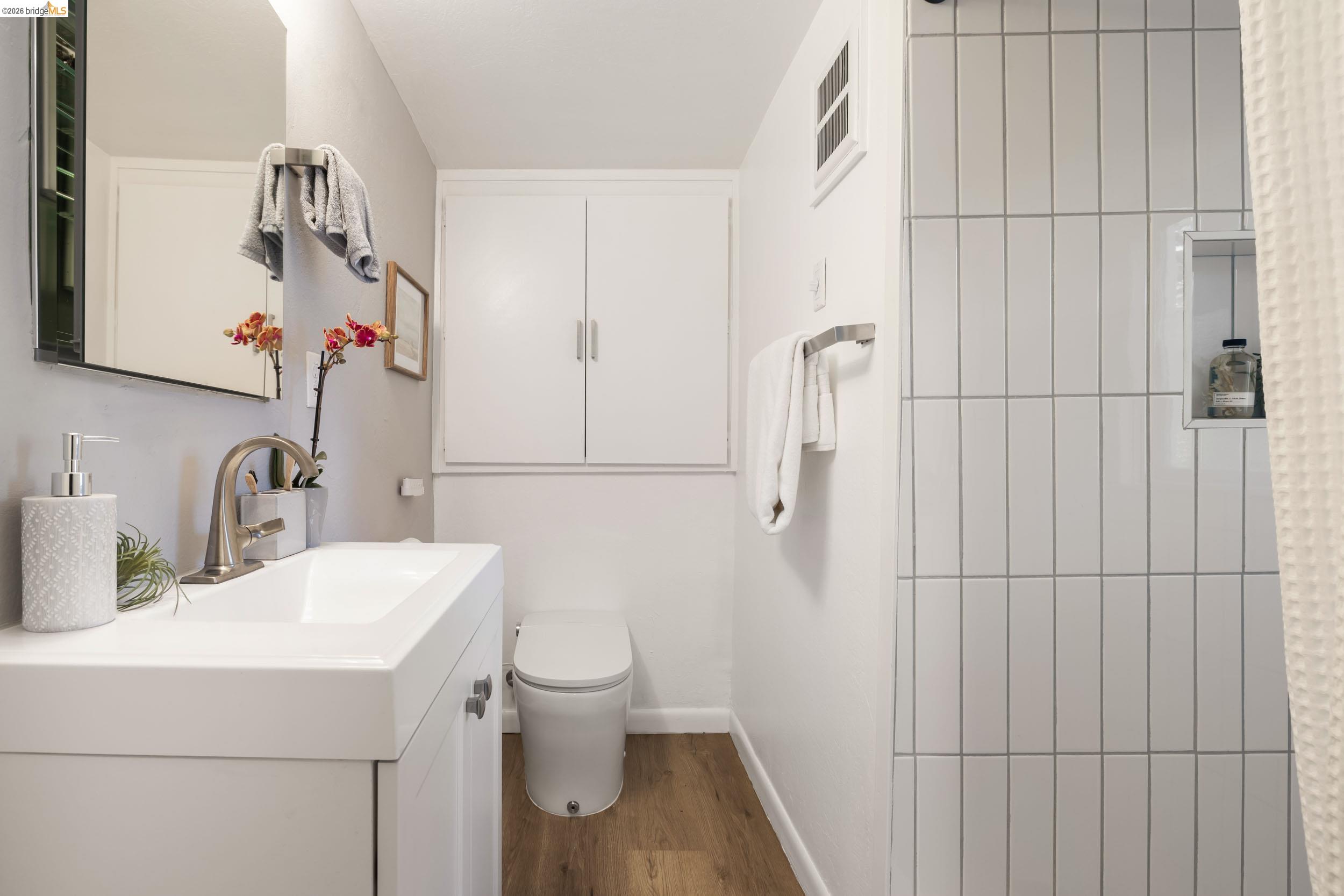 6211 Valley View Road Oakland, CA 94611 - Photo 22 of 34