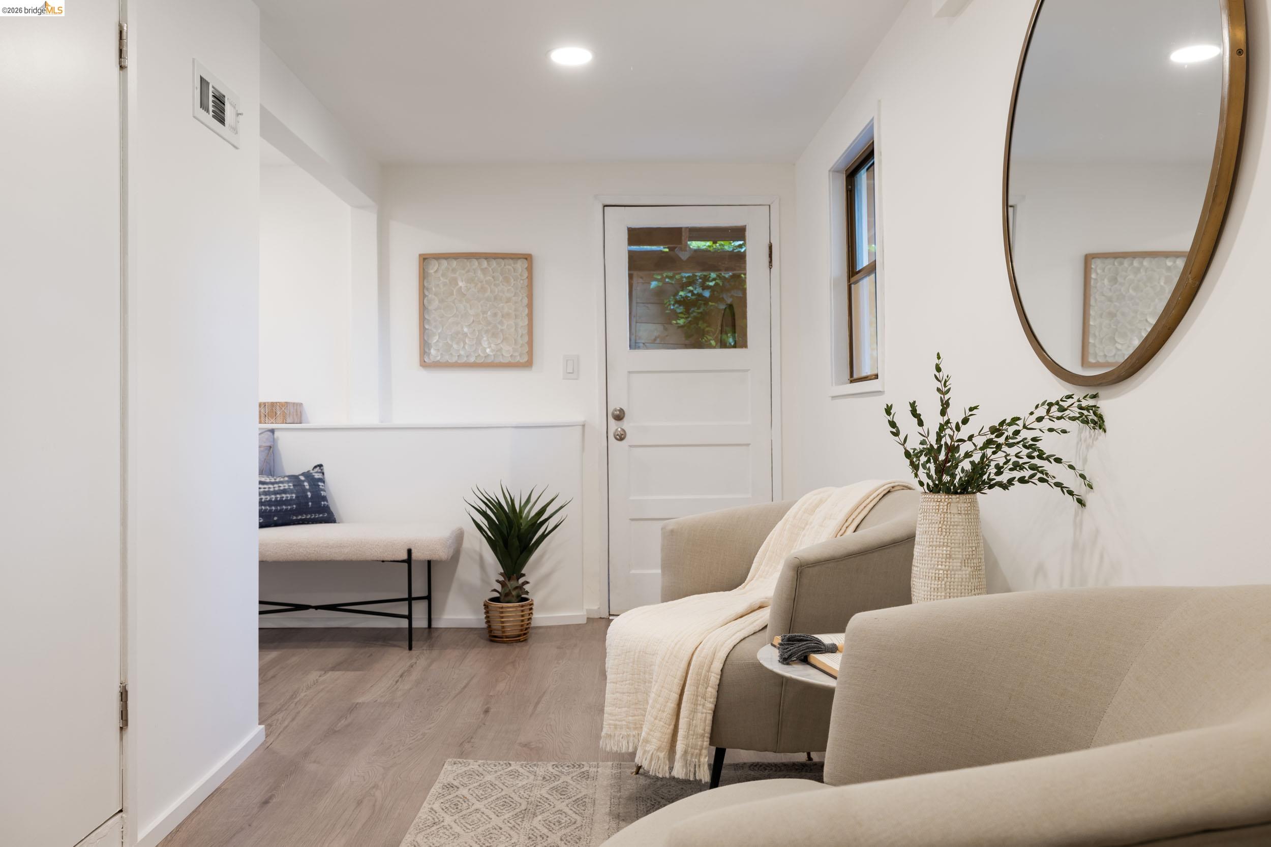 6211 Valley View Road Oakland, CA 94611 - Photo 23 of 34