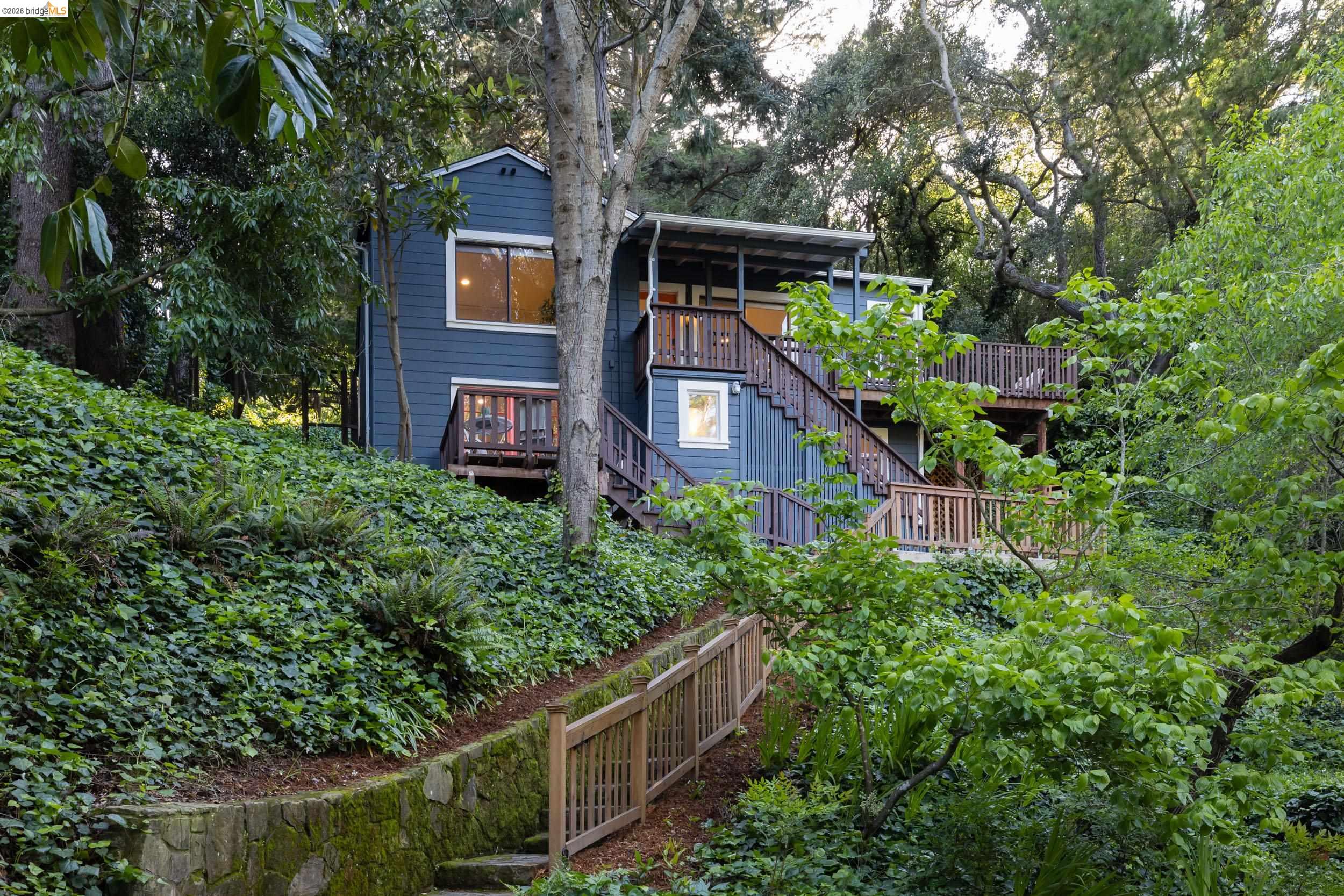 6211 Valley View Road Oakland, CA 94611 - Photo 26 of 34